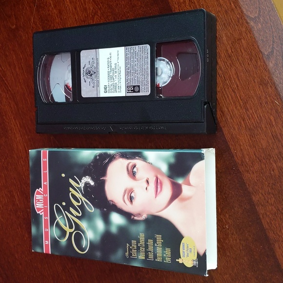 VHS Classic Musicals Bundle - Picture 6 of 7
